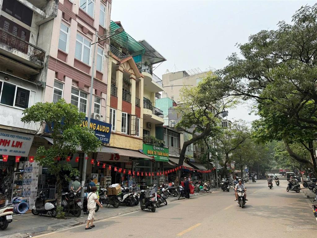 Hàng hiếm phố huế dt 150m², mt 6.8m sổ vuông a4, kinh doanh sầm uất