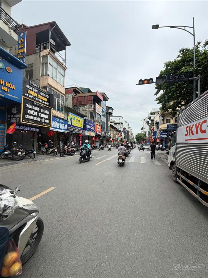 Vị trí kim cương phố bạch mai hai bà trưng building 10 tầng thông sàn, dt 215m, mt 9m, chỉ 218 tỷ.