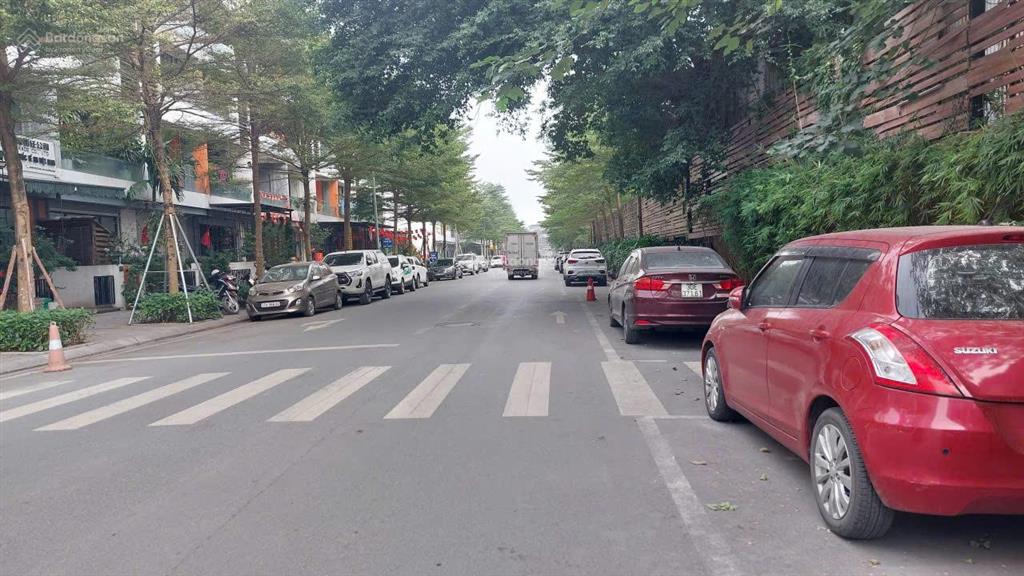 Bán đất phố đức giang 70m2 , trước đất vỉa hè, 3 ô tô tránh nhau, kinh doanh, gần bình minh garden