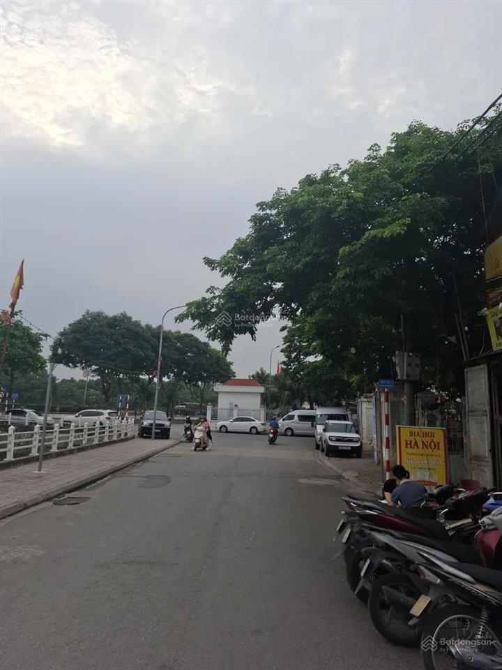 Bán đất 90m2, sổ đẹp như tờ a4, mặt tiền rộng, trước đất ô tô tránh, thông với nguyễn lam