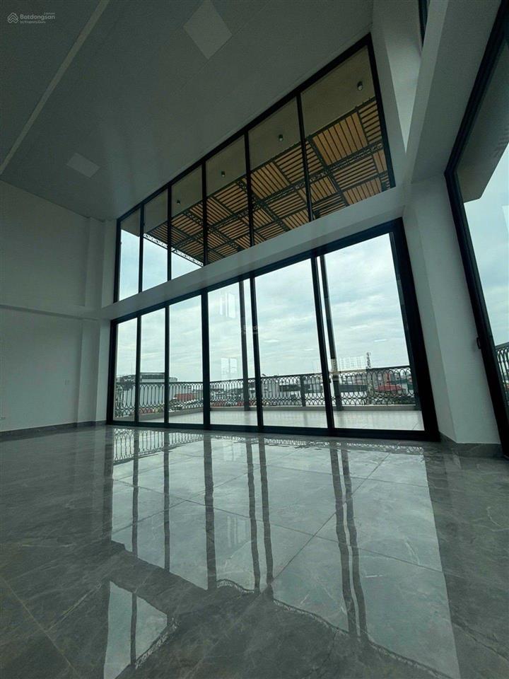 Tòa nhà 150m2, 10 tầng lô góc, mặt phố hồng tiến, cách cầu trần hưng đạo 200m, 3 thoáng trước sau