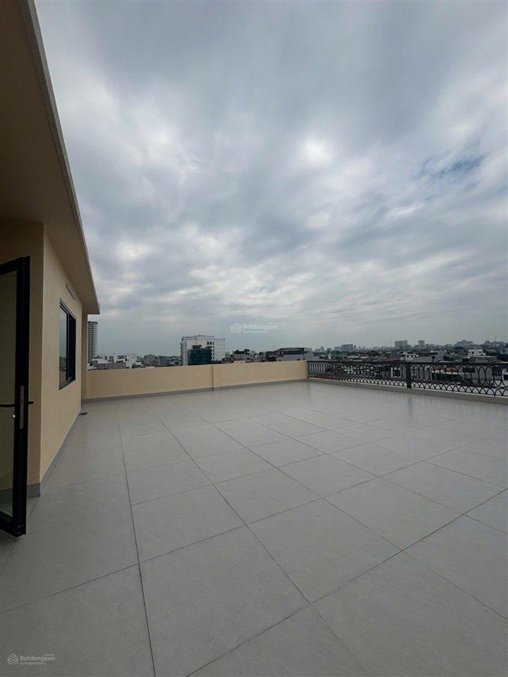 Tòa nhà 150m2, 10 tầng lô góc, mặt phố hồng tiến, cách cầu trần hưng đạo 200m, 3 thoáng trước sau