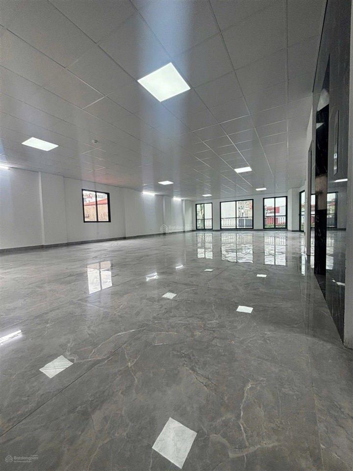 Tòa nhà 150m2, 10 tầng lô góc, mặt phố hồng tiến, cách cầu trần hưng đạo 200m, 3 thoáng trước sau