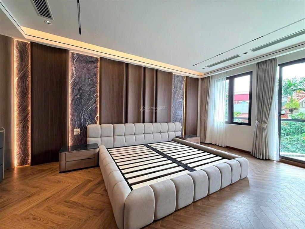 Nhà đẹp phố nguyễn văn cừ, 65m2, 8 tầng, oto, mặt tiền rộng, gần bv tâm anh, cầu chương dương