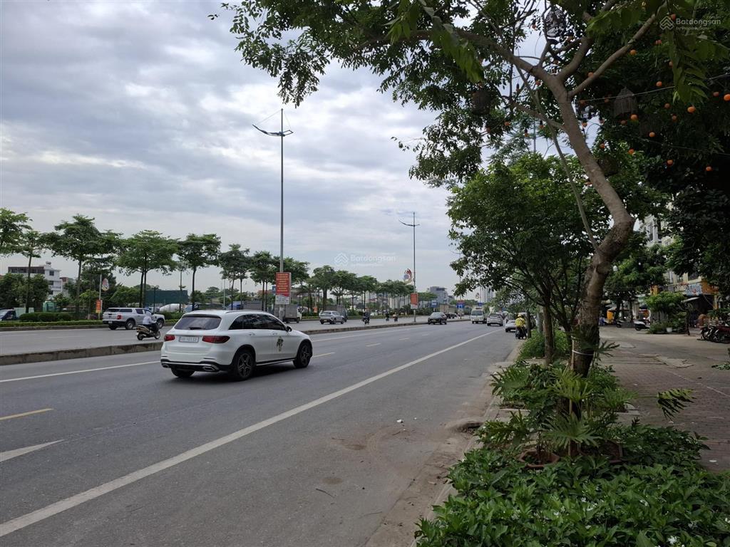 Bán đất phố lý sơn 90m, mặt tiền rộng, trước đất ô tô thông, gần cầu đông trù, sân thế thao z133