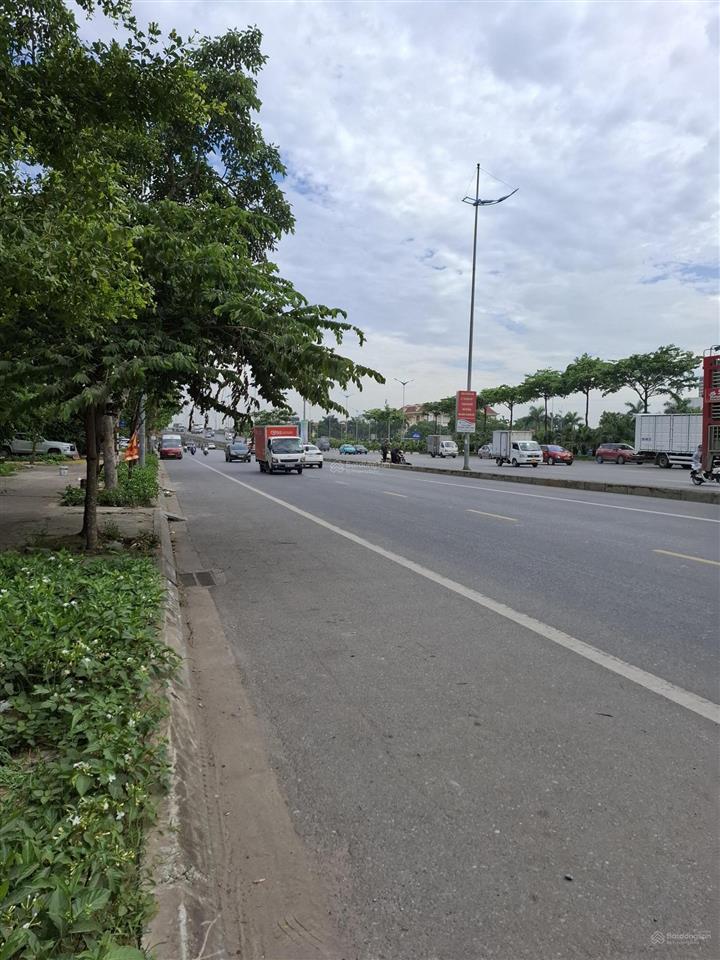 Bán đất phố lý sơn 90m, mặt tiền rộng, trước đất ô tô thông, gần cầu đông trù, sân thế thao z133
