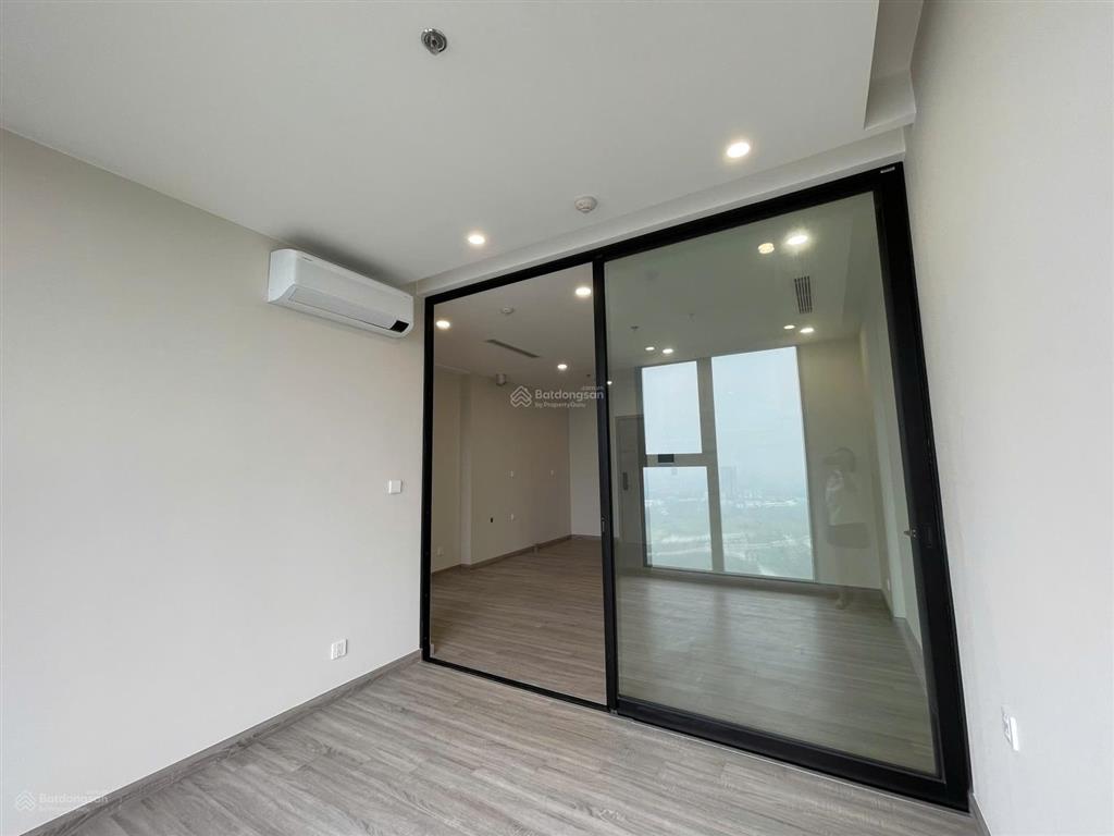 Giảm sâu 300tr  bán nhanh căn 1n view biệt thự đảo sang nước ngoài định cư.  em 0836 823 ***