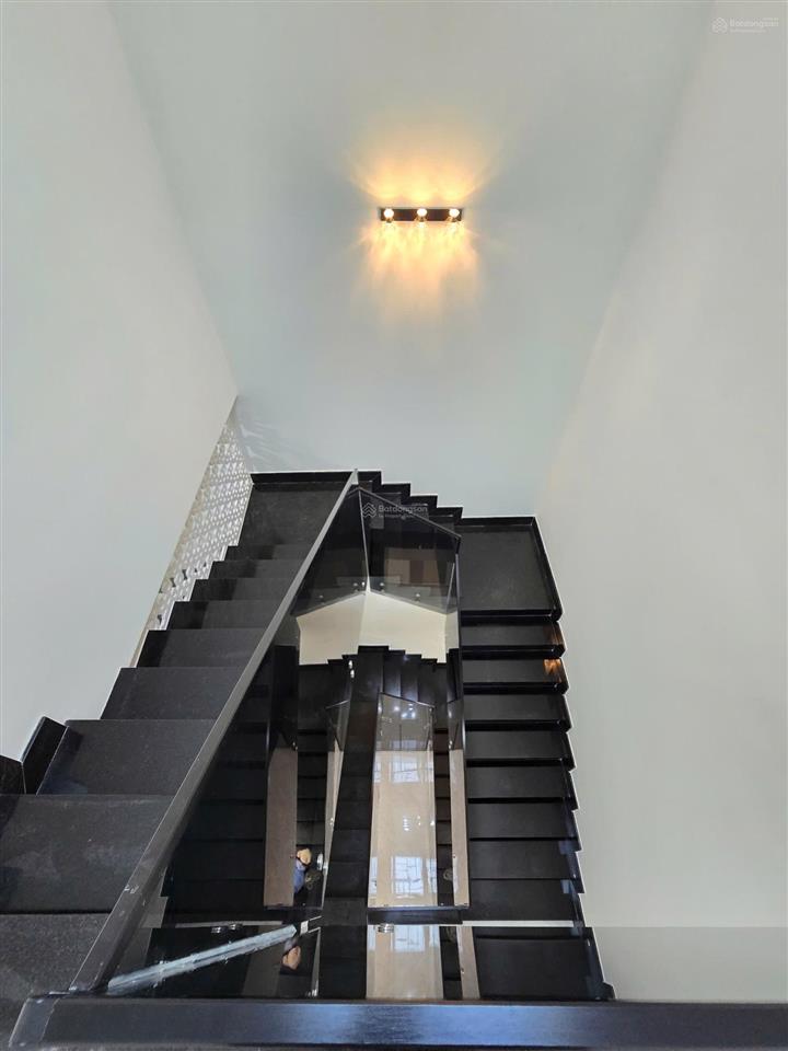 Bán nr tại nguyễn đức thiệu, 8,4 tỷ, 100m2, bao đẹp, hàng hot