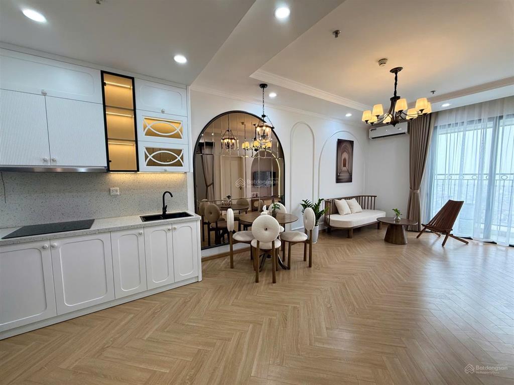 Căn 76m2 view sông hồng  cầu vĩnh tuy, full nội thất mới 100%, giá 9.9 tỷ