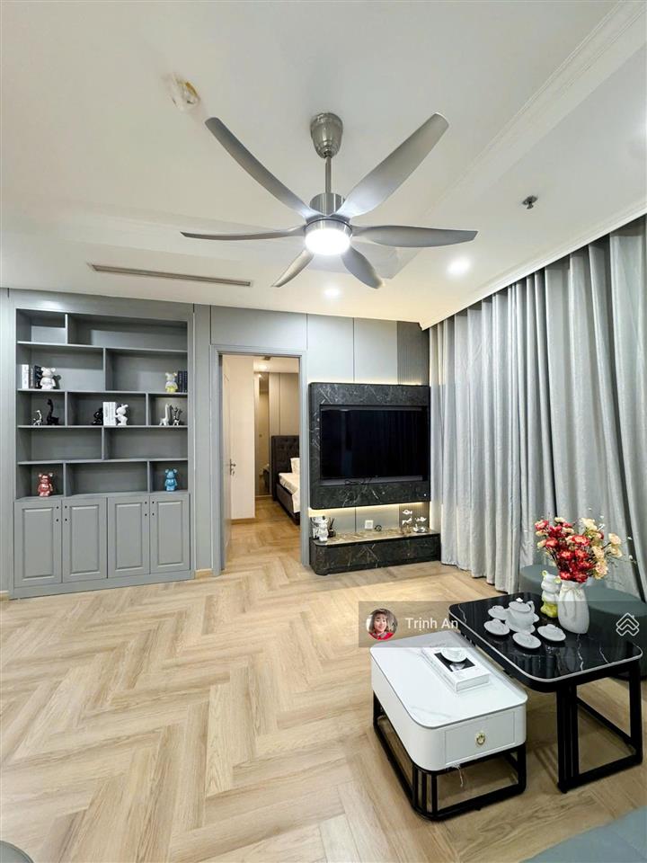 Bán gấp 2pn vip park 7 (p07)  tầng trung  ban công rộng  giá tốt