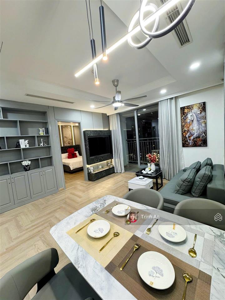 Bán gấp 2pn vip park 7 (p07)  tầng trung  ban công rộng  giá tốt