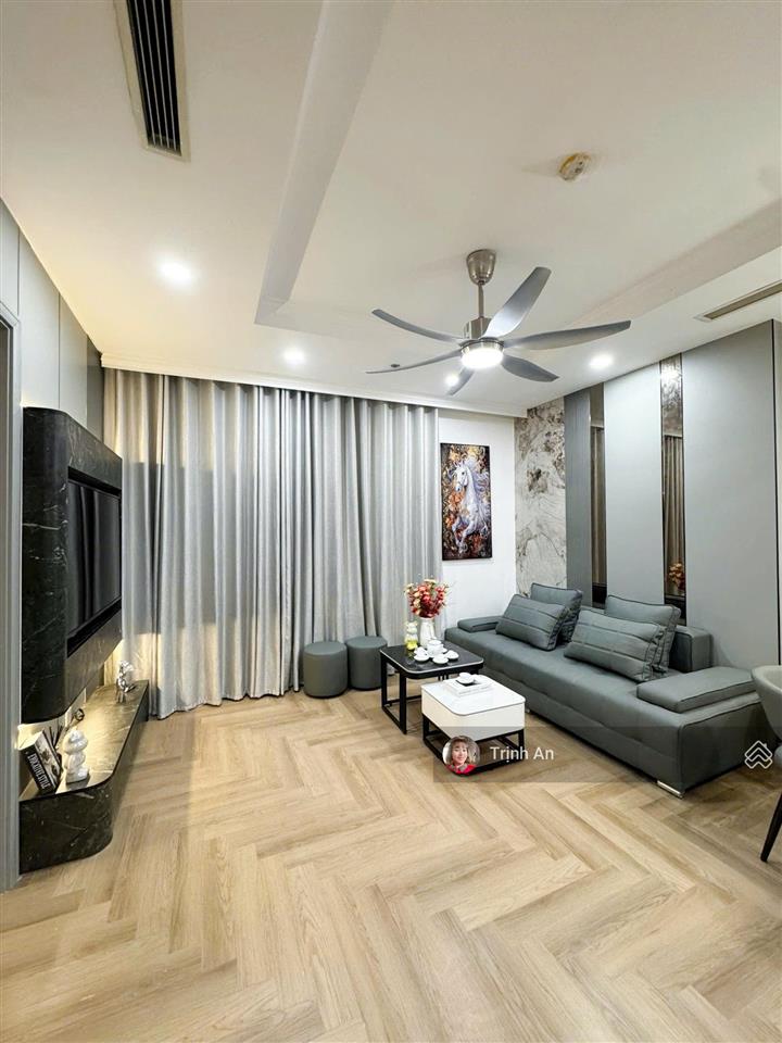 Bán gấp 2pn vip park 7 (p07)  tầng trung  ban công rộng  giá tốt