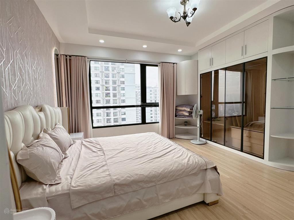 Bán căn 2pn t04 times city 76m2 full đồ có slot ô tô dòng tiền 17tr/tháng
