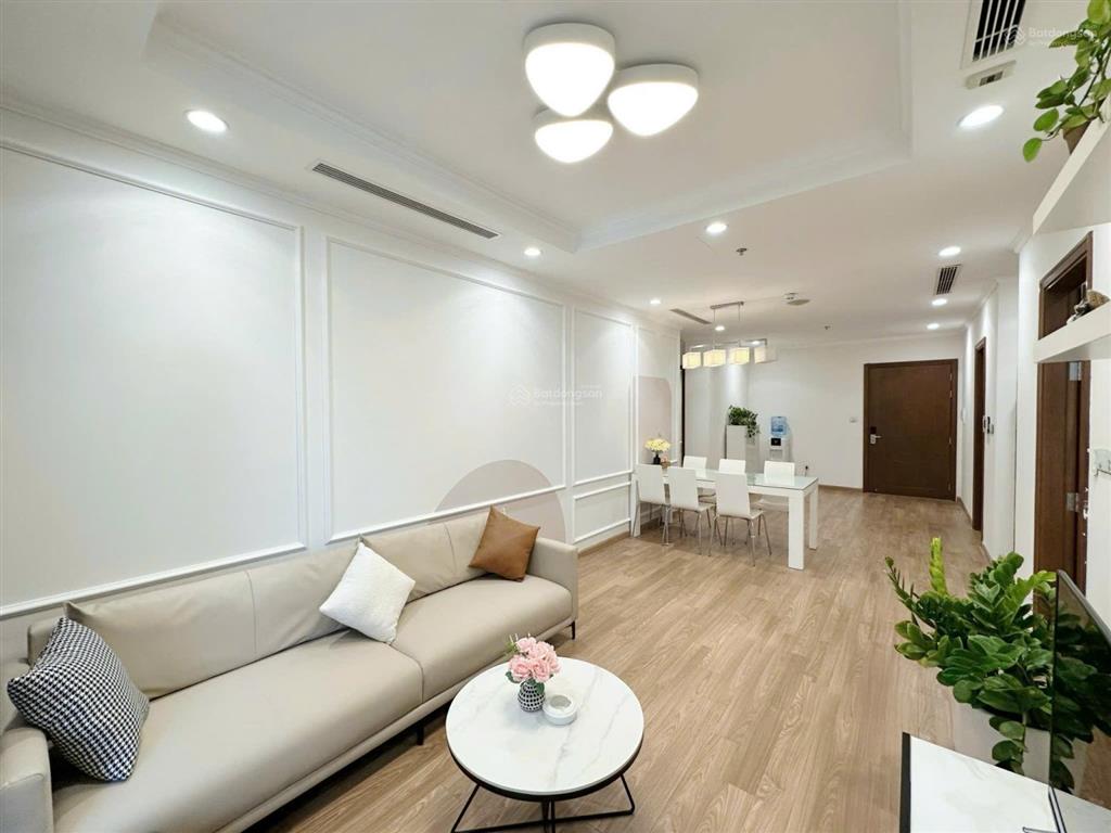 Cho thuê căn 3pn 118m2, ban công bắc, full nội thất, giá 27,5 triệu/tháng