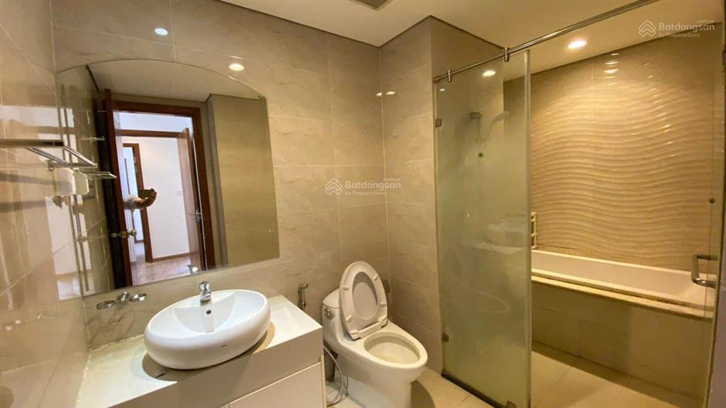Cho thuê căn hộ p02 trục 06 tầng trung 136m2 4 phòng ngủ hướng đông nam nhà nguyên bản