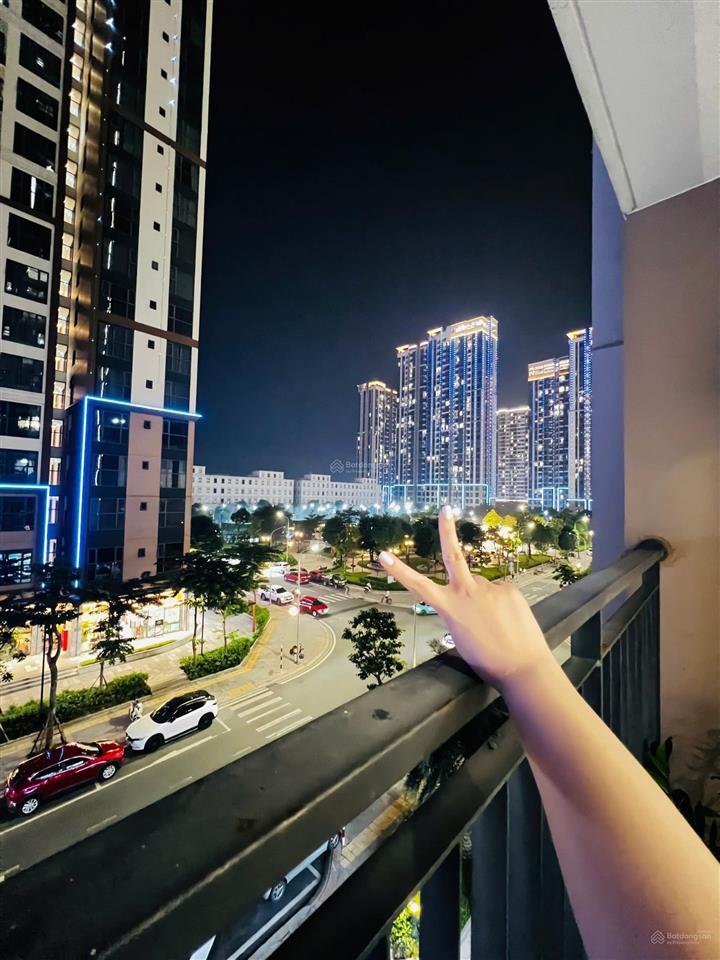 Chính chủ bán căn studio ban công s1.10, 25m², full nội thất, hướng đông nam, có sổ đỏ, giá 1.620ỷ