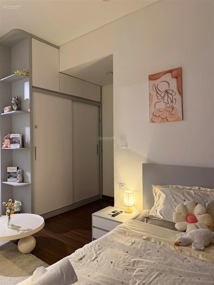 Bán gấp studio 27m2 m2 masteri waterfront, full đồ đẹp, hướng tây nam, view thoáng, thuê 7tr/tháng