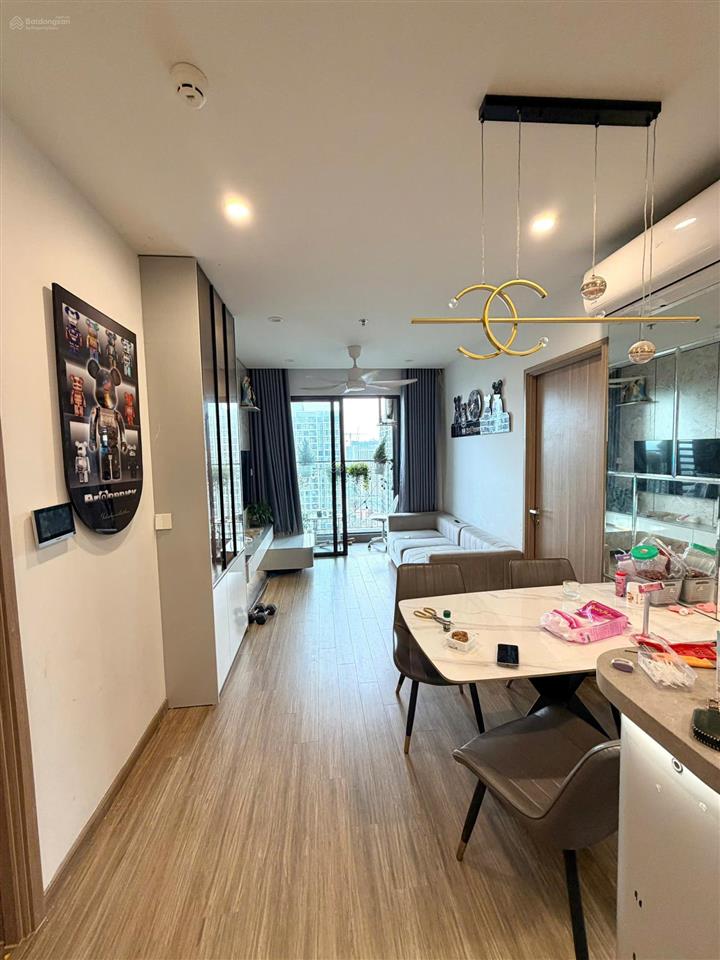 Bán căn hộ p1.27 2pn 2vs, 63m2 full nội thất, sổ đỏ cầm tay, hướng tây nam, giá giảm còn 3,85 tỷ