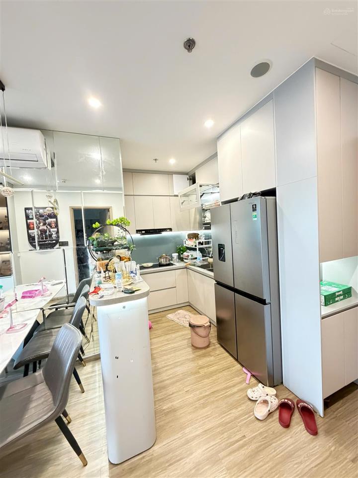 Bán căn hộ p1.27 2pn 2vs, 63m2 full nội thất, sổ đỏ cầm tay, hướng tây nam, giá giảm còn 3,85 tỷ