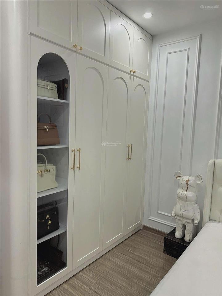 Bán căn p4 2pn 2vs, 61,5m², hướng đông bắc, full nội thất, đủ thiết bị, giá 3,95 tỷ
