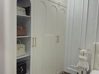 Bán căn p4 2pn 2vs, 61,5m², hướng đông bắc, full nội thất, đủ thiết bị, giá 3,95 tỷ