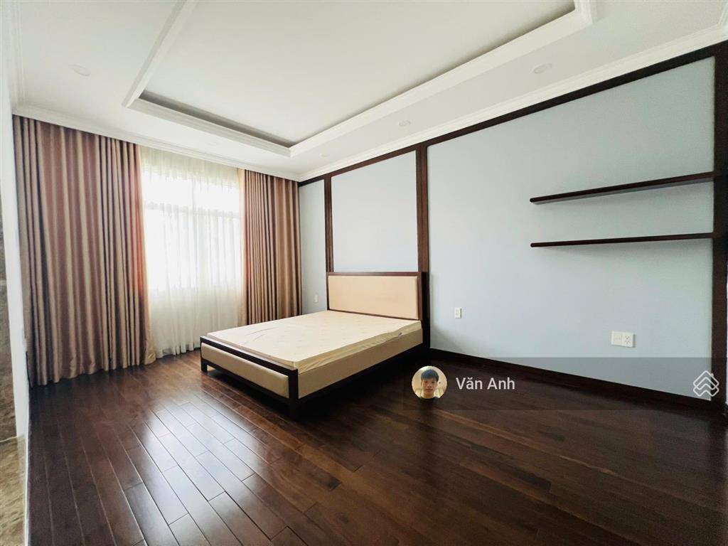 Cho thuê biệt thự lâu đài chateau, 110 triệu, 200 m2, 5pn, 5wc tại quận 7.  0849 160 *** văn anh