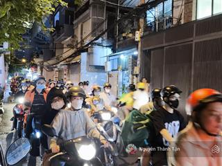 Ngay khu d5 bình thạnh , 6tr/tháng kinh doanh tự do ( sạch sẽ)