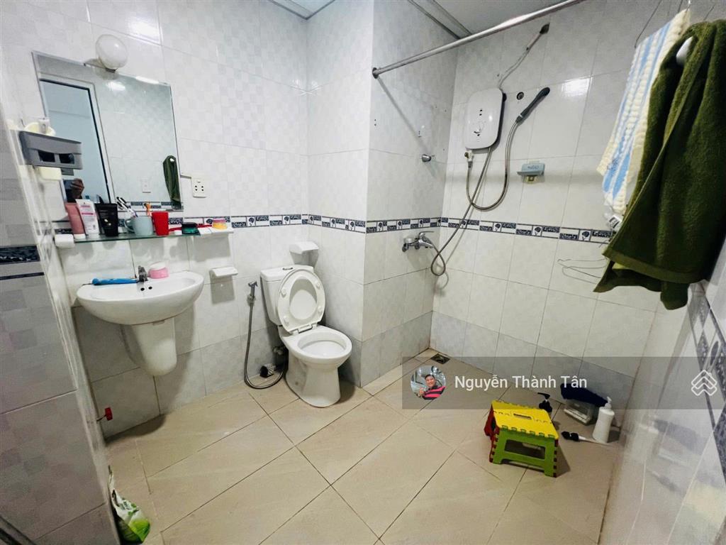 Chung cư 1050, bình thạnh, 2 phòng ngủ nhà 61m2, có sổ hồng