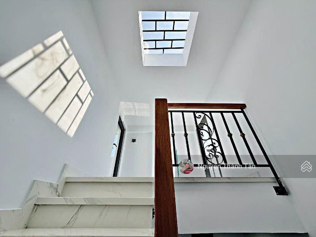 Gần dương quảng hàm, hẻm xe hơi, 5 tầng mua về vừa ở vừa cho thuê  40m2 (4x10)