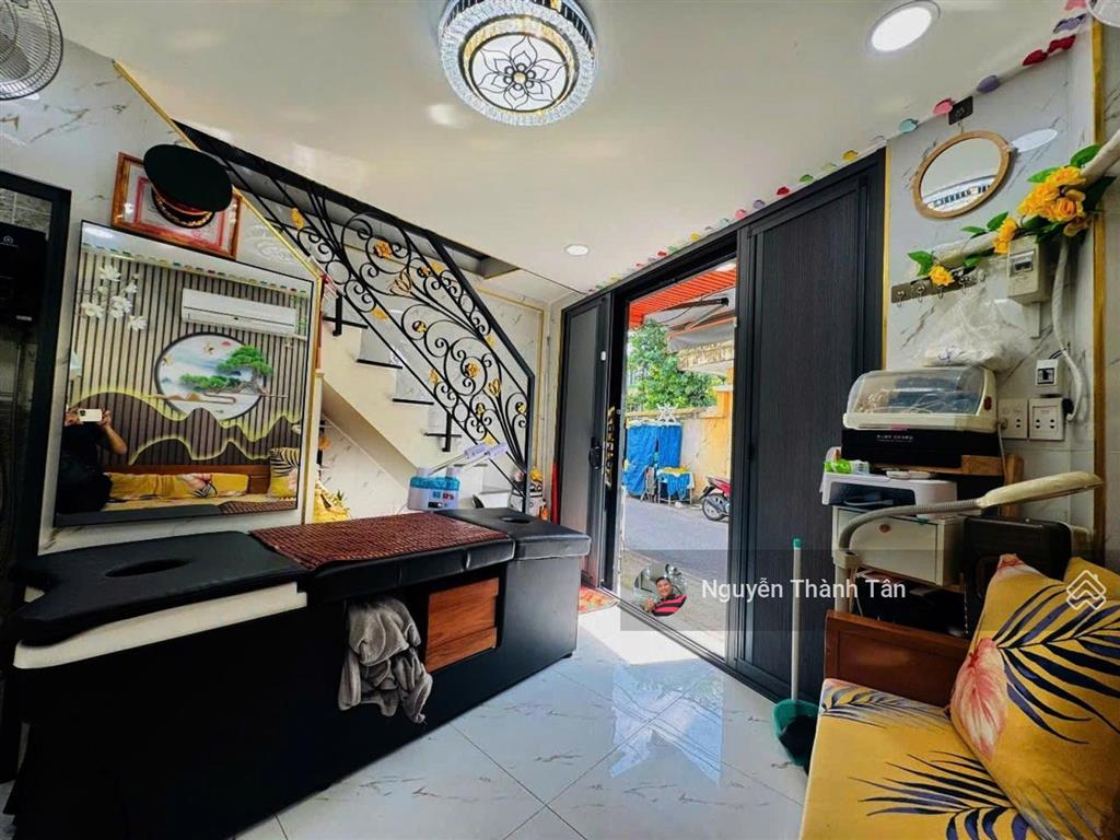 Hẻm xe tải nhà 4 tầng 3 phòng ngủ ngay phú nhuận