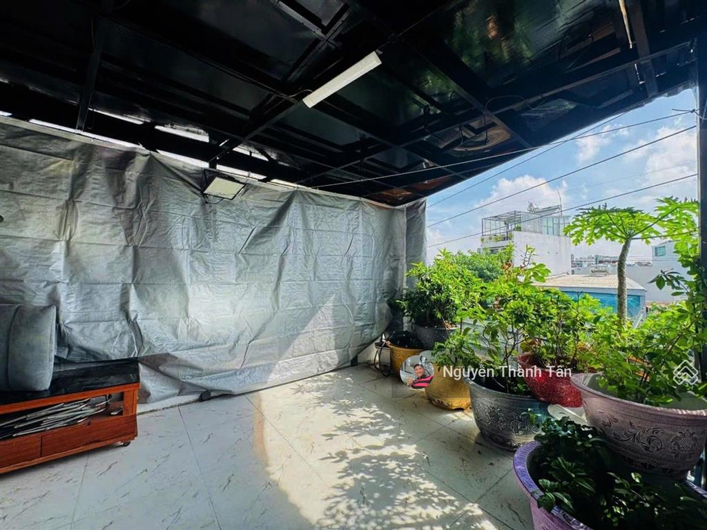 Hẻm xe tải nhà 4 tầng 3 phòng ngủ ngay phú nhuận