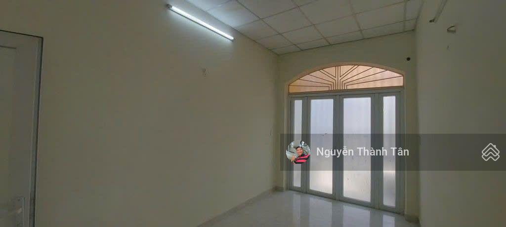 Chính chủ cho thuê 8tr/tháng, ngay chợ bà chiểu , 3 phòng ngủ 3wc