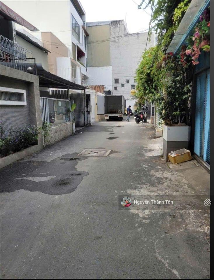 Gấp bán nhà 3 tầng ngay chợ phan văn trị 4mx13,8m chính chủ xây đúc cứng.