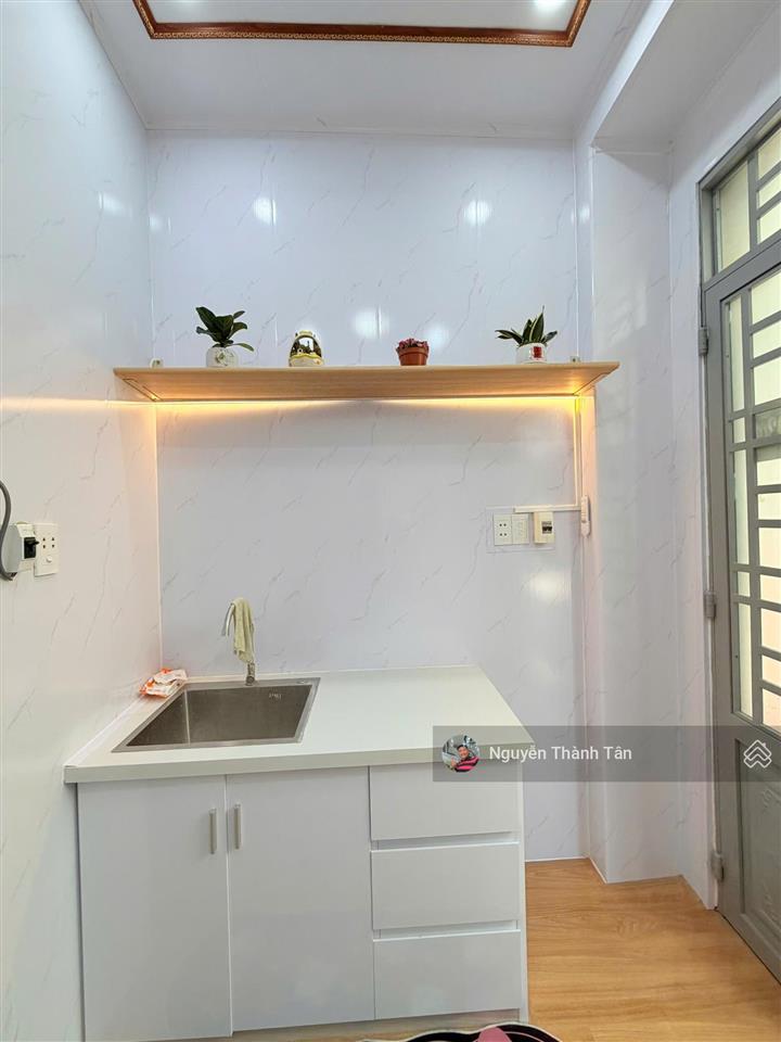 2 tỷ có nhà 3 tầng, bình thạnh  2 phòng ngủ, 2 wc