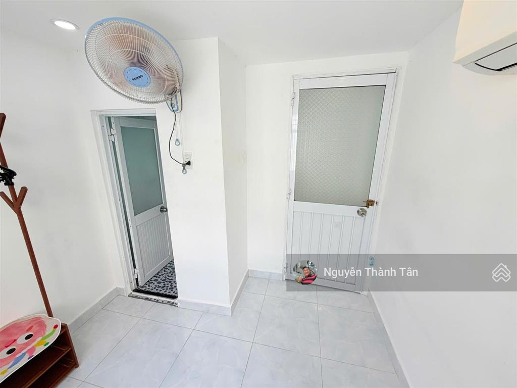 2 tỷ có nhà 3 tầng, bình thạnh  2 phòng ngủ, 2 wc