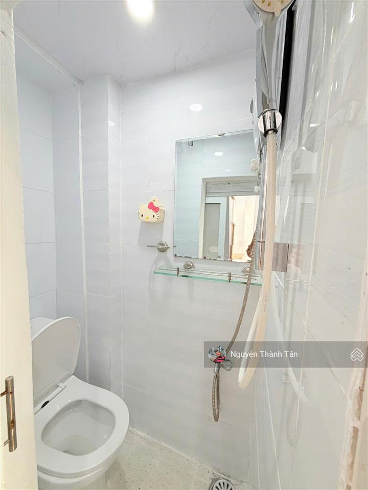 2 tỷ có nhà 3 tầng, bình thạnh  2 phòng ngủ, 2 wc