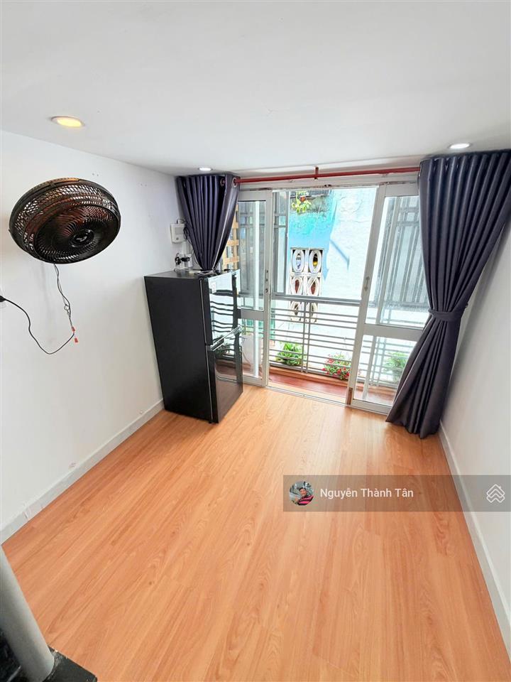 2 tỷ có nhà 3 tầng, bình thạnh  2 phòng ngủ, 2 wc