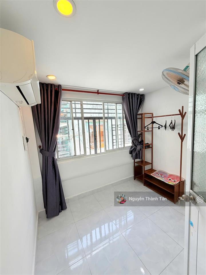 2 tỷ có nhà 3 tầng, bình thạnh  2 phòng ngủ, 2 wc