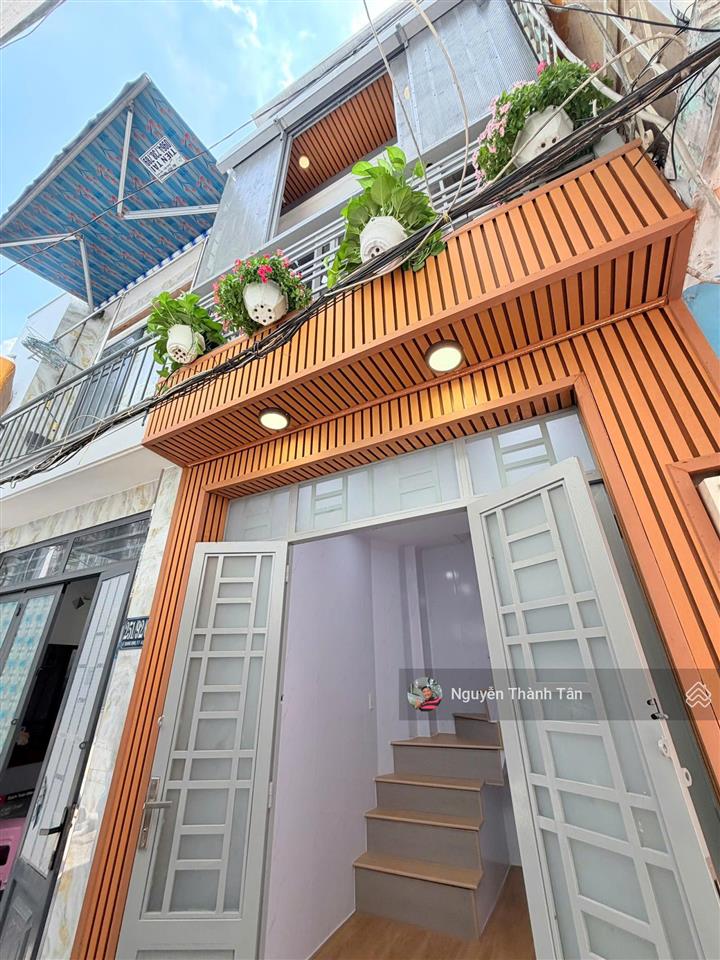 2 tỷ có nhà 3 tầng, bình thạnh  2 phòng ngủ, 2 wc