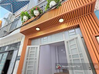 2 tỷ có nhà 3 tầng, bình thạnh  2 phòng ngủ, 2 wc