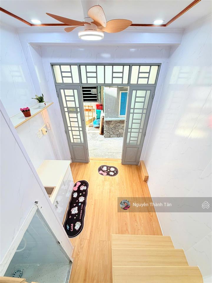 2 tỷ có nhà 3 tầng, bình thạnh  2 phòng ngủ, 2 wc