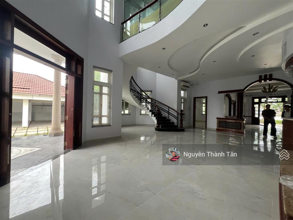 Biệt thự ven sông  làm văn phòng  phim trường  studio  công ty  800m2