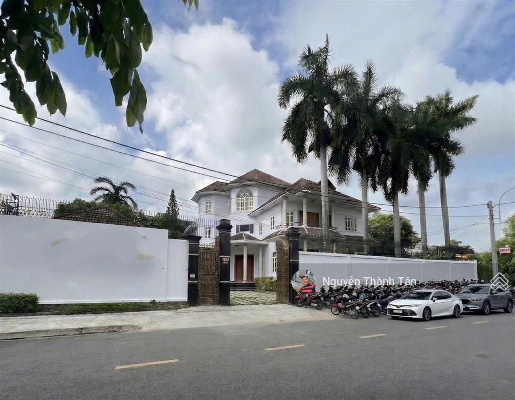 Biệt thự ven sông  làm văn phòng  phim trường  studio  công ty  800m2