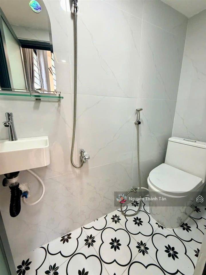 Văn phòng mới  rộng  sẵn bàn ghế, máy lạnh