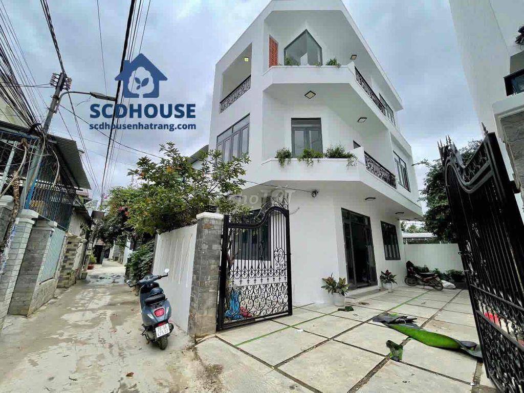 Cho thuê nhà nguyên căn 3 tầng kiên cố (có sổ hoàn công) vị trí đắt gi