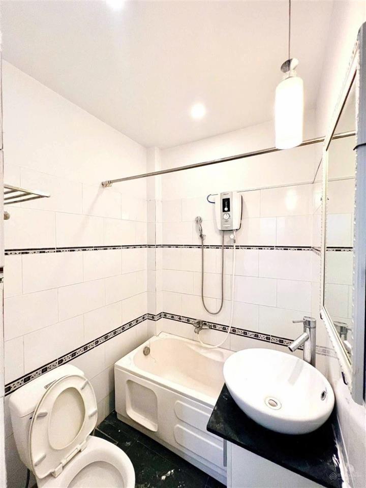 Cho thuê căn hộ tách bếp cửa sổ thoáng ngay đường thái văn lung , gần nguyễn huệ , ba son quận 1