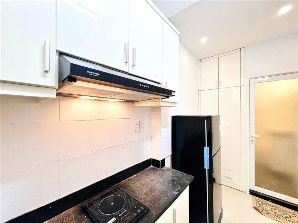 Cho thuê căn hộ tách bếp cửa sổ thoáng ngay đường thái văn lung , gần nguyễn huệ , ba son quận 1