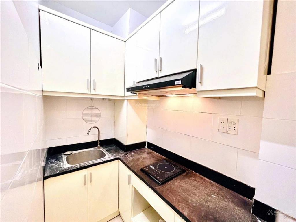 Cho thuê căn hộ tách bếp cửa sổ thoáng ngay đường thái văn lung , gần nguyễn huệ , ba son quận 1