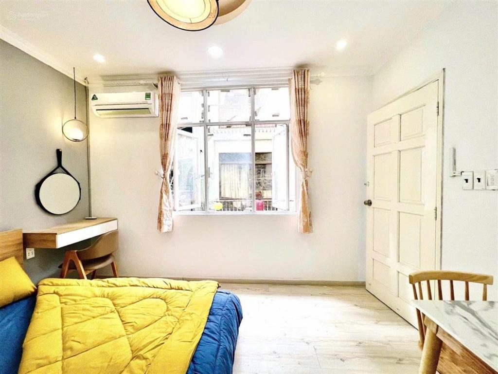 Cho thuê căn hộ tách bếp cửa sổ thoáng ngay đường thái văn lung , gần nguyễn huệ , ba son quận 1