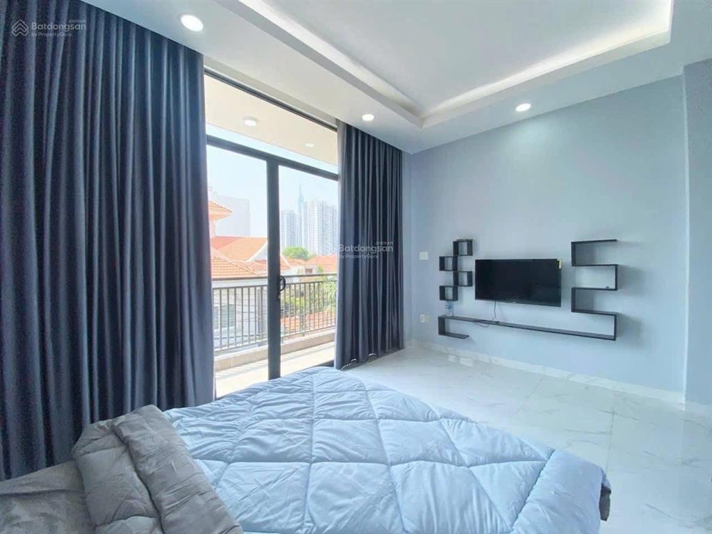 Cho thuê phòng ban công rộng thoáng , 36m2 , giá tốt , đường trần hưng đạo q1 , gần chợ bến thành